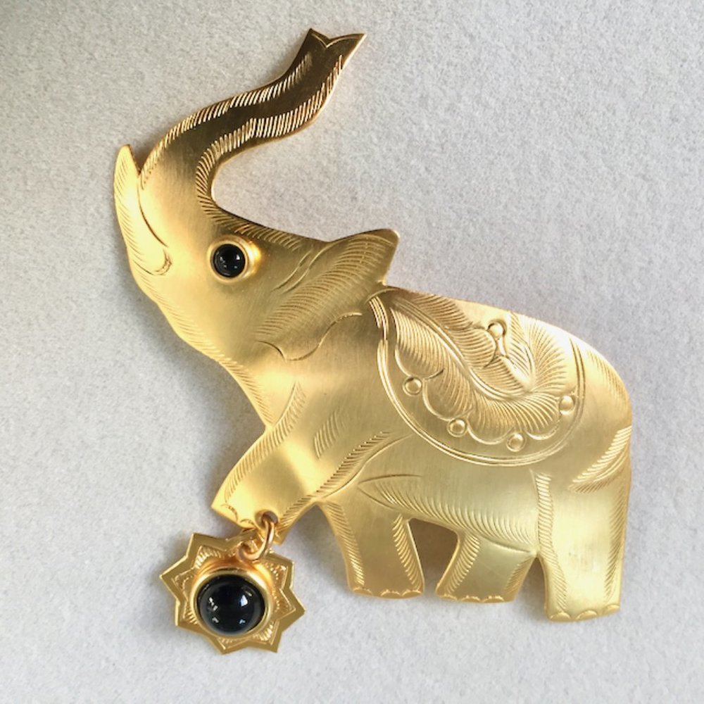 Vintage ELEPHANT Brooch  Engraved  Indian Design w/Hanging Star of India Charm